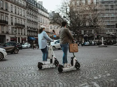 Electric scooter for urban commuting